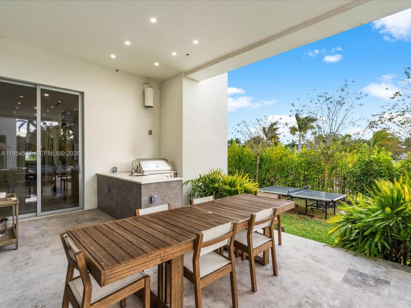 Exterior details and patio area of a home in , Plantation (Image 25).