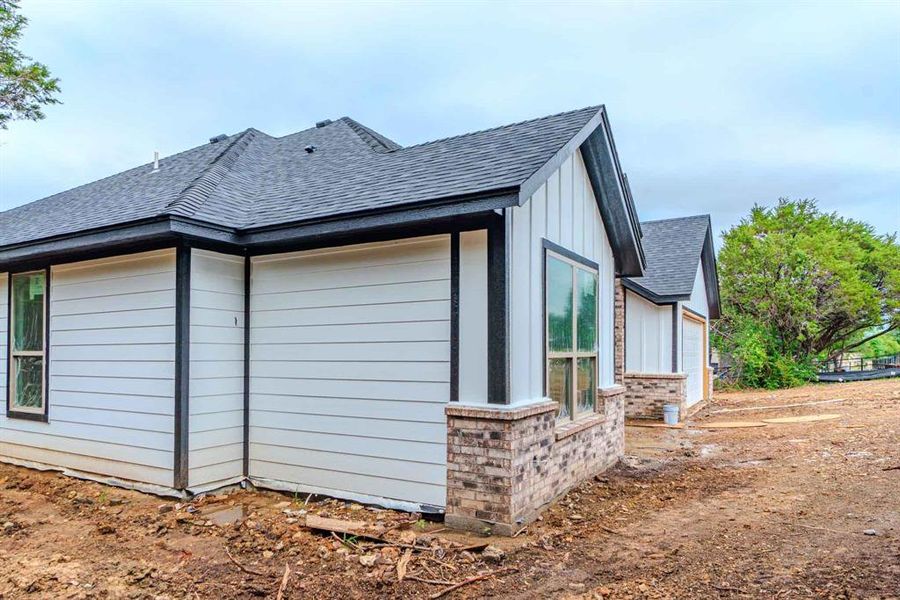 Exterior details and patio area of a home in , Granbury (Image 15).