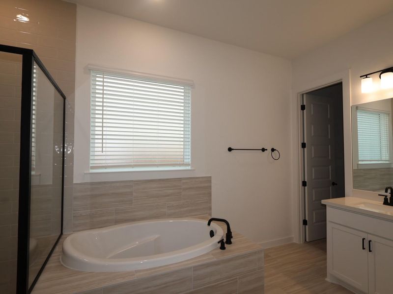 Furnished interior view inside a new home in Edgewood, Leander (Image 8).
