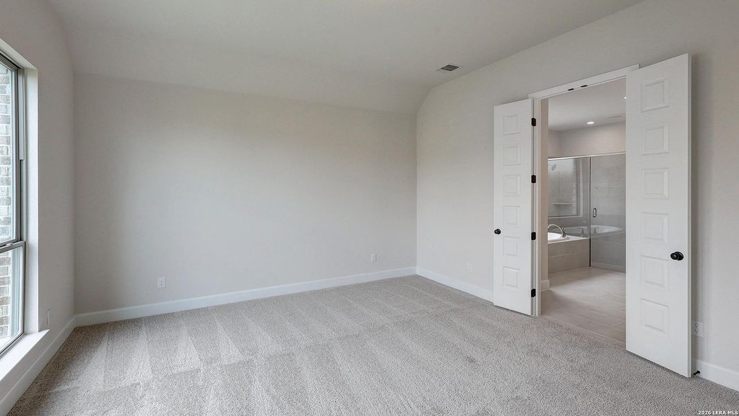 Spacious, unfurnished interior of a new home in Briggs Ranch, San Antonio (Image 20).