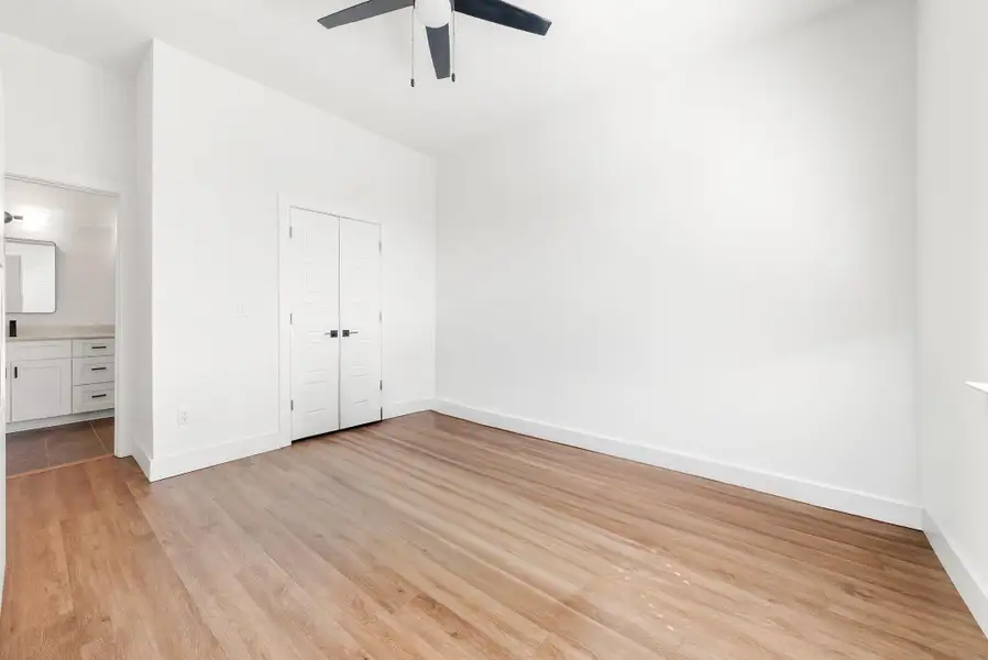 Spacious, unfurnished interior of a new home in East Grove Condominiums, Austin (Image 15).