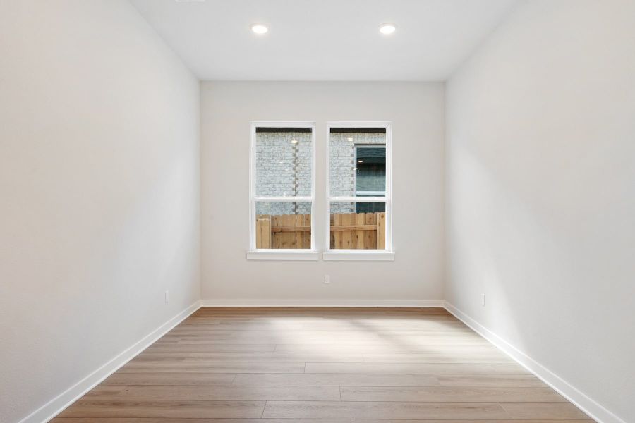 Spacious, unfurnished interior of a new home in Lariat, Liberty Hill (Image 31).