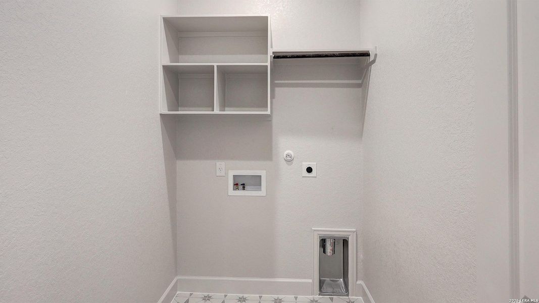 Spacious, unfurnished interior of a new home in Alsatian Oaks, Castroville (Image 23).