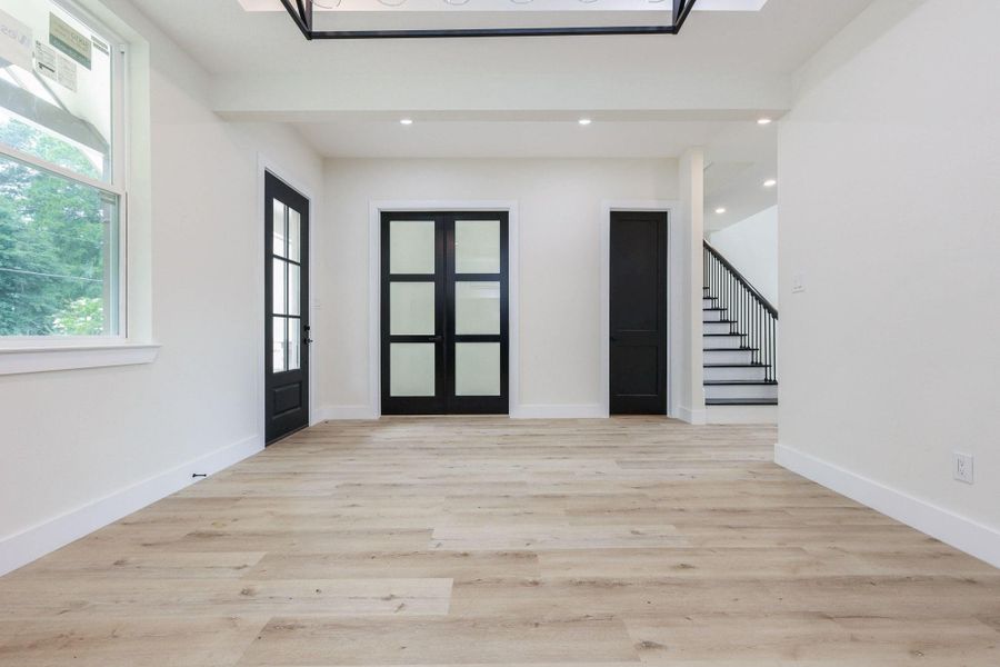 Spacious, unfurnished interior of a new home in , Tomball (Image 26).