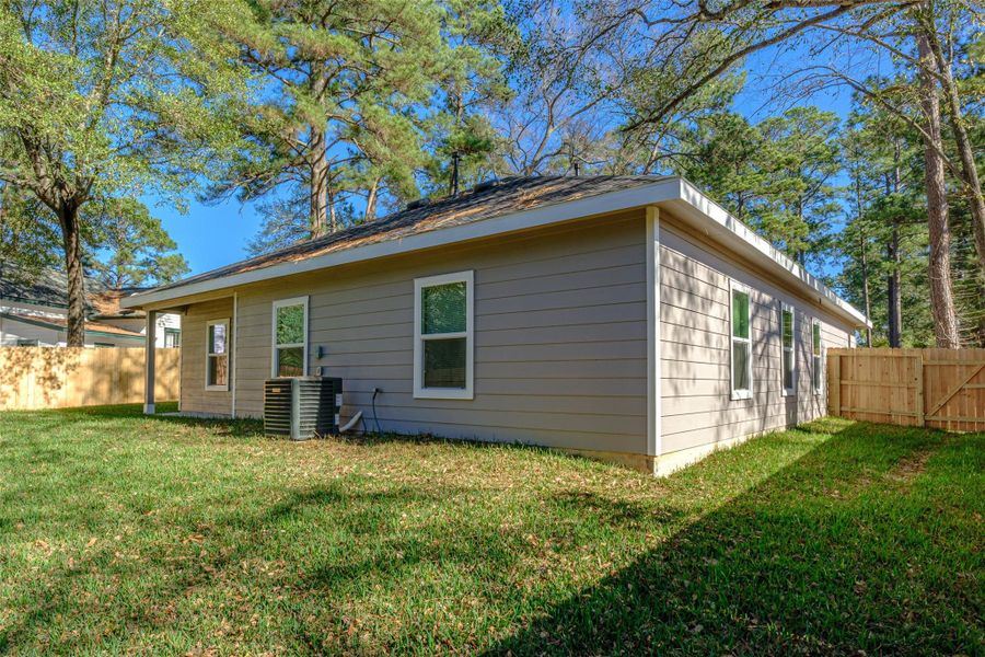 Exterior details and patio area of a home in , Huntsville (Image 19).