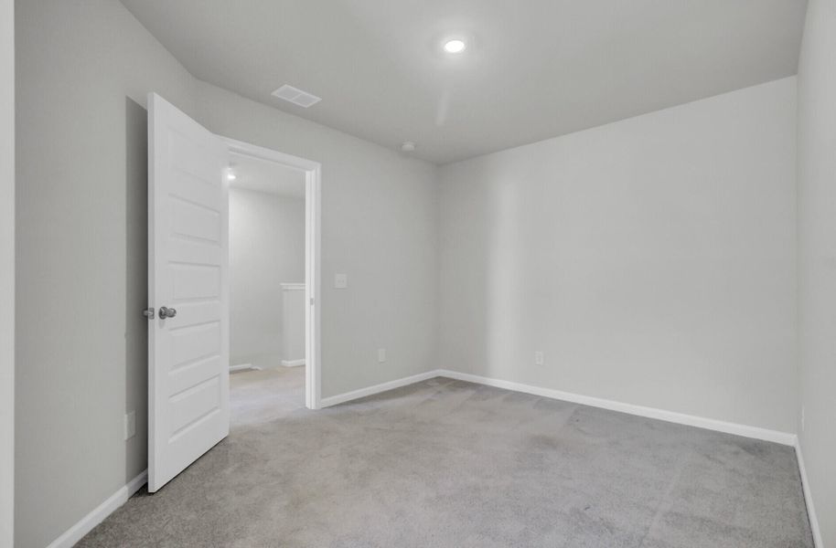 Spacious, unfurnished interior of a new home in , Summerville (Image 32).