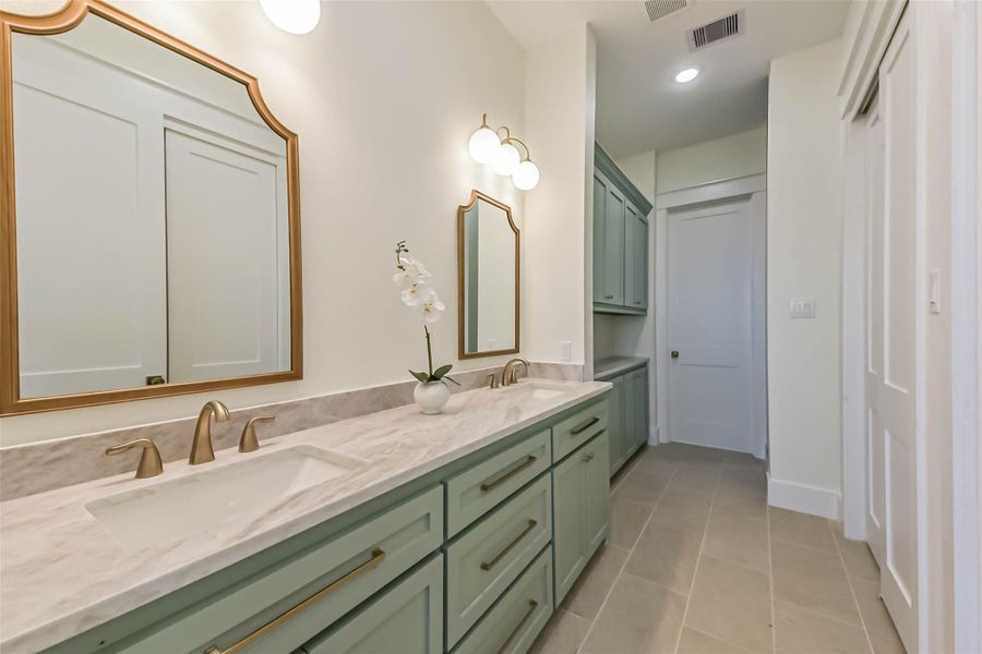 Furnished interior view inside a new home in , Galveston (Image 11).