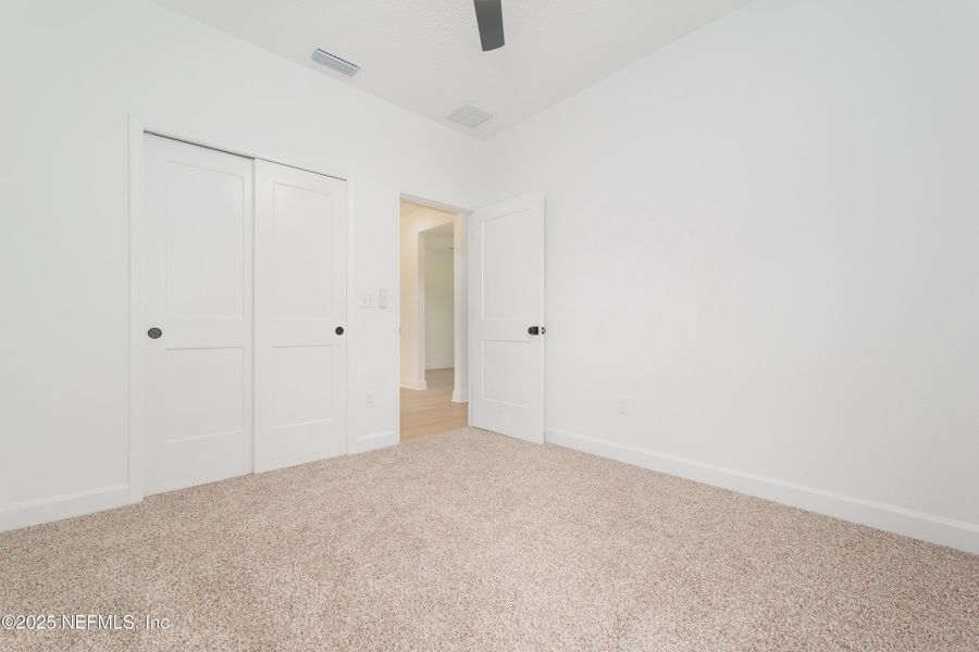 Spacious, unfurnished interior of a new home in , Middleburg (Image 29).