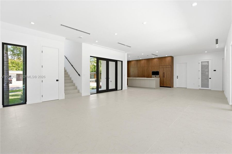 Spacious, unfurnished interior of a new home in , North Miami (Image 33).