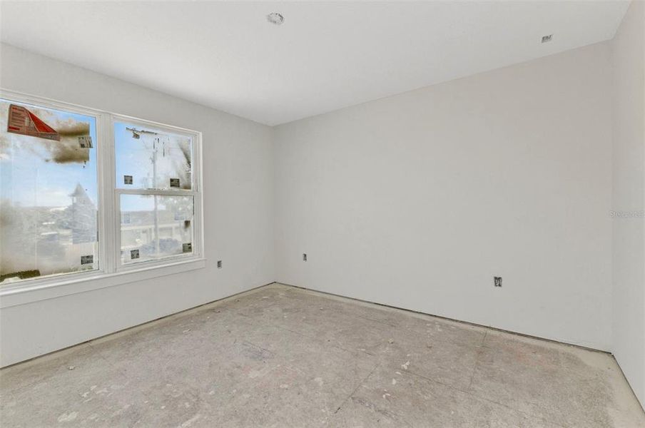 Spacious, unfurnished interior of a new home in , Port Charlotte (Image 37).