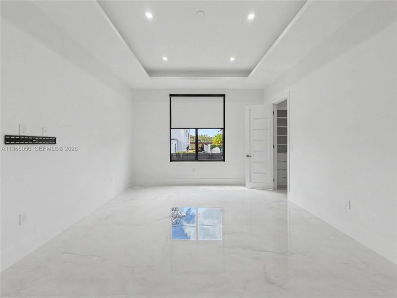 Spacious, unfurnished interior of a new home in , Miami (Image 54).