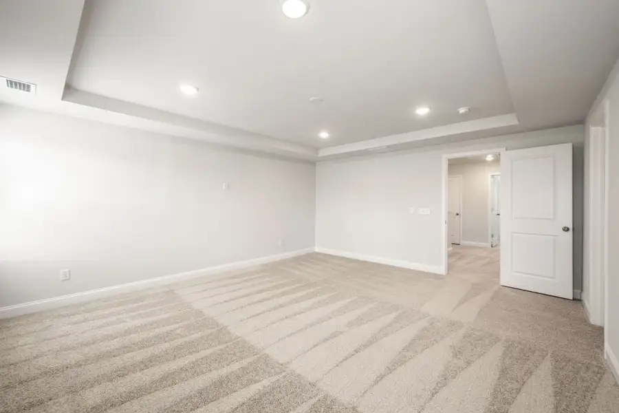 Spacious, unfurnished interior of a new home in Waterways, Richmond Hill (Image 51).