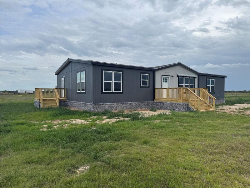 Exterior details and patio area of a home in , Bellville (Image 13).