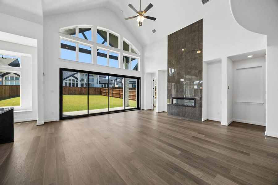 Spacious, unfurnished interior of a new home in Somerset Park, Rockwall (Image 21). Spacious, unfurnished interior of a new home in Somerset Park, Rockwall (Image 21).