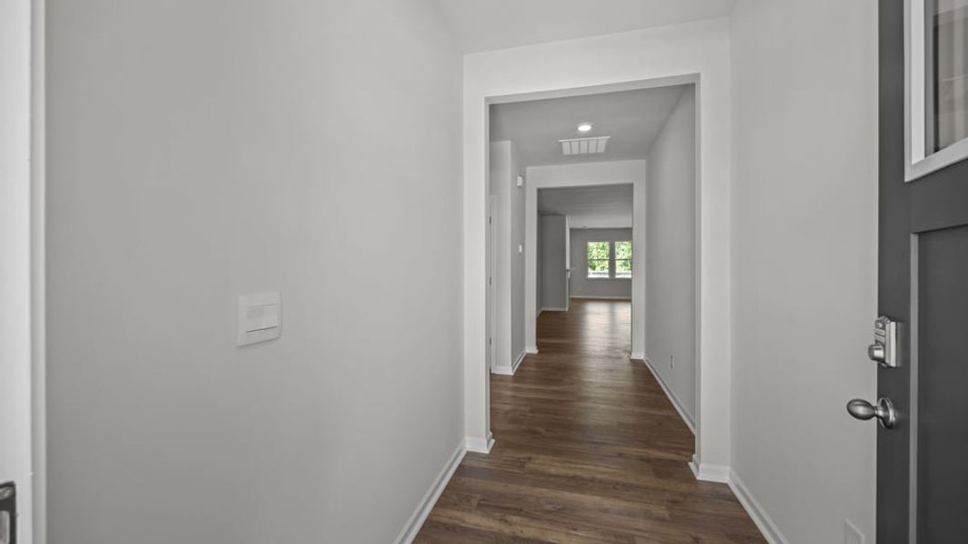 Spacious, unfurnished interior of a new home in East Ridge, Ayden (Image 8).