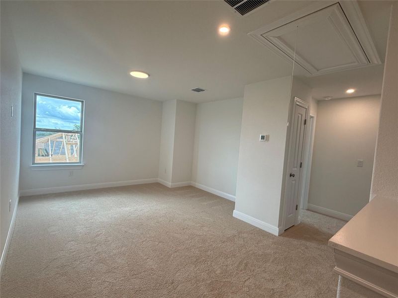 Spacious, unfurnished interior of a new home in Sage Hollow, Kyle (Image 21).