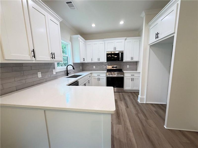 Furnished interior view inside a new home in , Jefferson (Image 10).