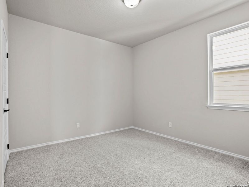 Spacious, unfurnished interior of a new home in Royal Crest, San Antonio (Image 15).