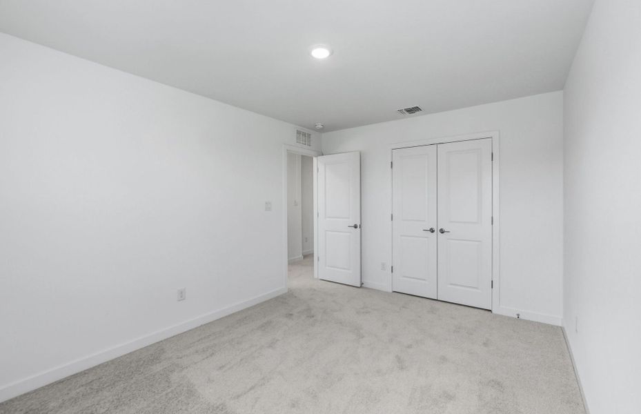 Spacious, unfurnished interior of a new home in Santa Rita Ranch, Liberty Hill (Image 30).