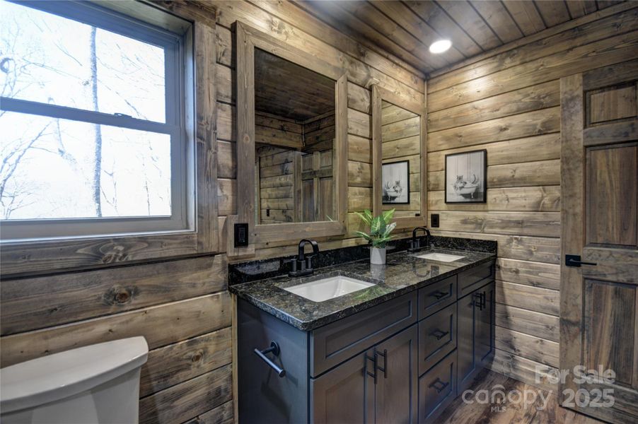 Primary en-suite bath with dual vanity sinks