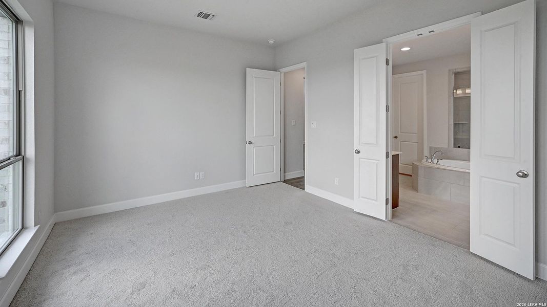 Spacious, unfurnished interior of a new home in Briggs Ranch, San Antonio (Image 20). Spacious, unfurnished interior of a new home in Briggs Ranch, San Antonio (Image 20).
