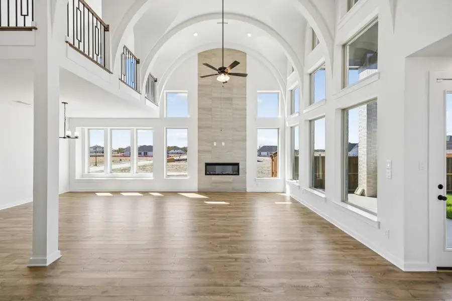 Spacious, unfurnished interior of a new home in Dominion of Pleasant Valley, Wylie (Image 16).