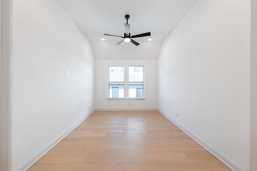 Spacious, unfurnished interior of a new home in Wolf Ranch West Bend - 60', Georgetown (Image 24).