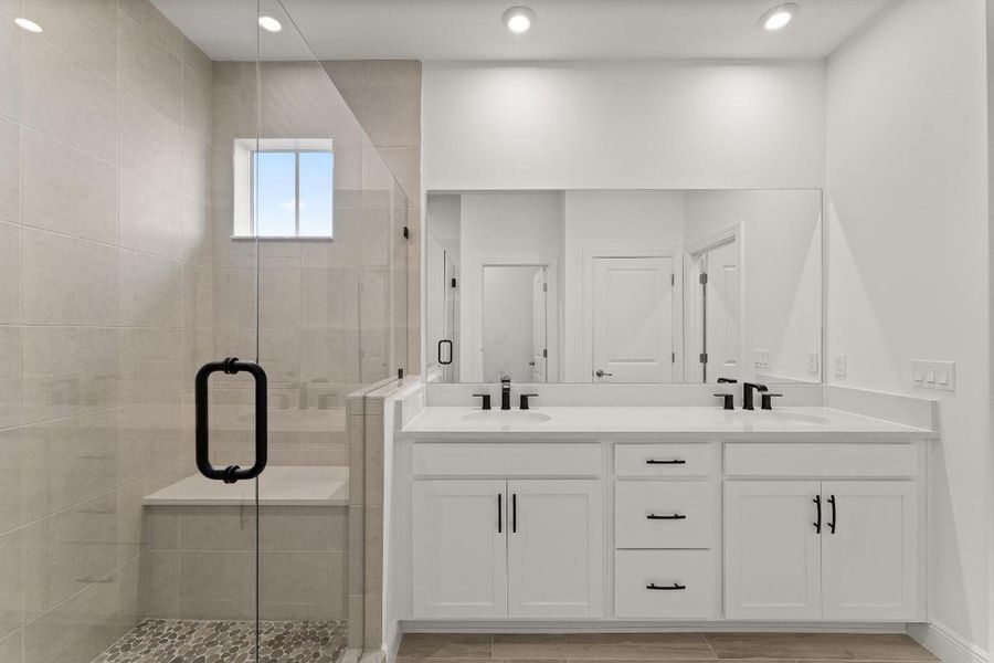 US_SEF_EASTWIND_LOT 84_owners bath 2