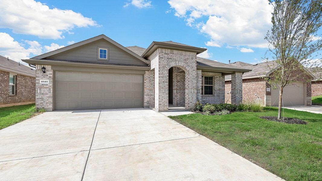 Representative exterior photo of a completed home built from the Elgin by D.R. Horton in Vista Park, Decatur, TX (Image 23).