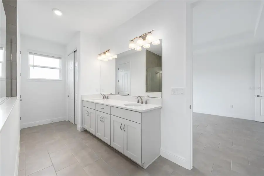 Furnished interior view inside a new home in , Ocala (Image 10).