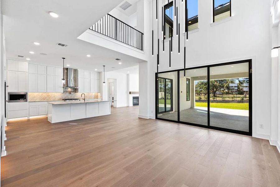 Lynmar II E Dining room