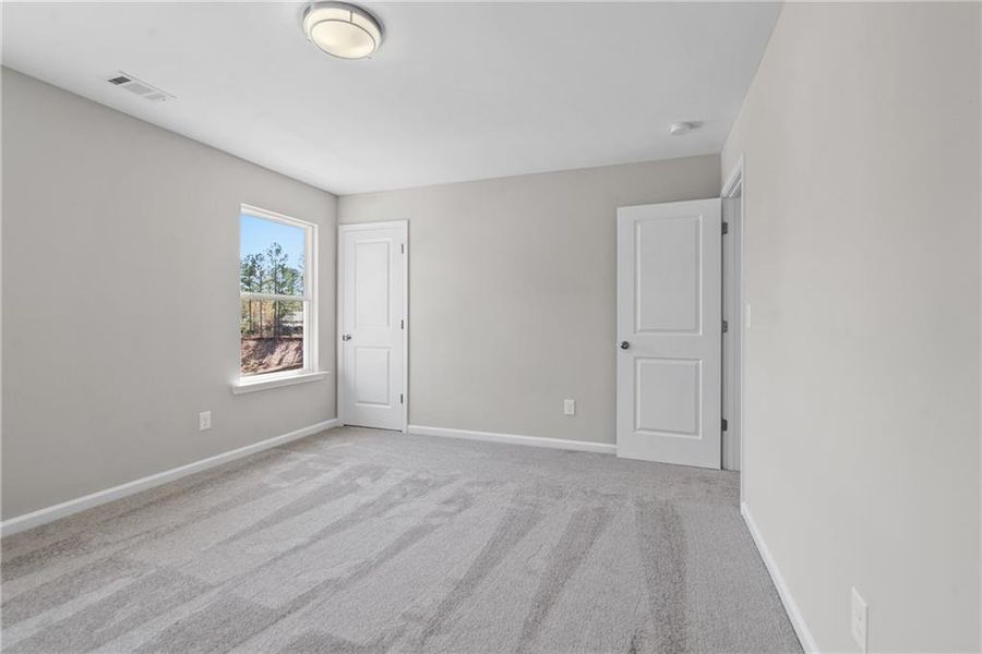 Spacious, unfurnished interior of a new home in Edenglen, Buford (Image 27).