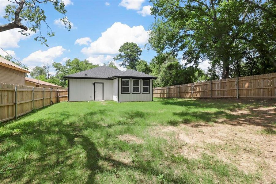 Exterior details and patio area of a home in , Denison (Image 23).
