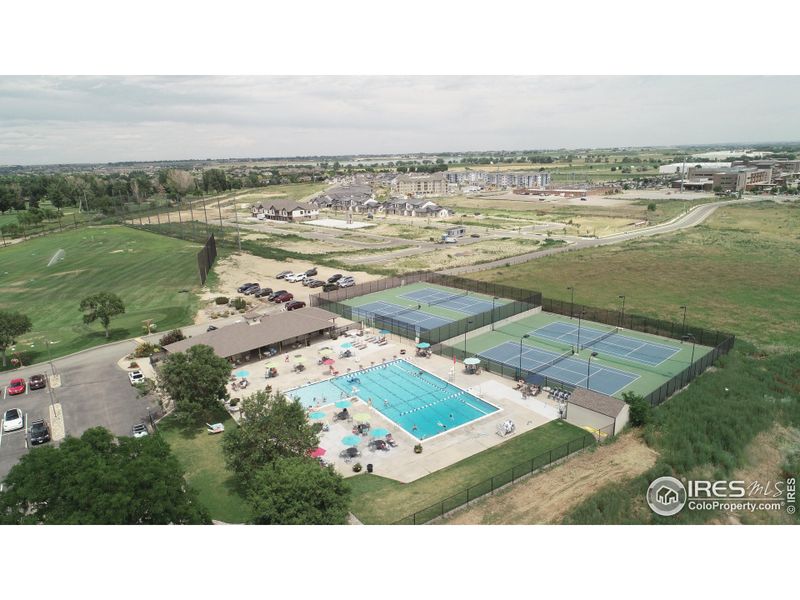 Fox Hill Pool and Tennis Courts