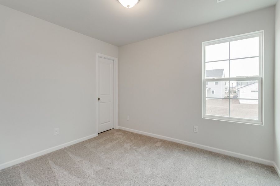 Spacious, unfurnished interior of a new home in Winston Point, Gilbert (Image 34).