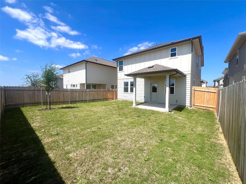 Exterior details and patio area of a home in Porter Country, Buda (Image 2).