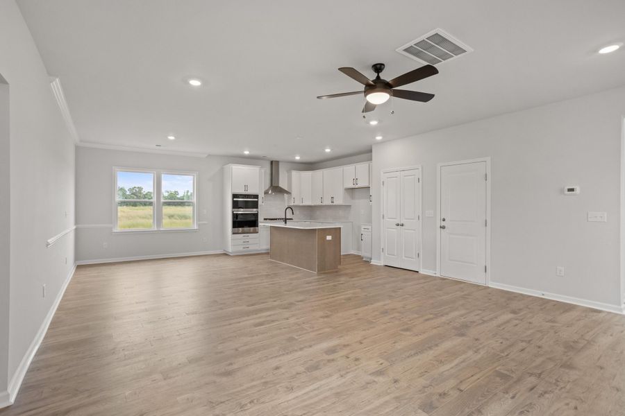 Spacious, unfurnished interior of a new home in , Seneca (Image 27).