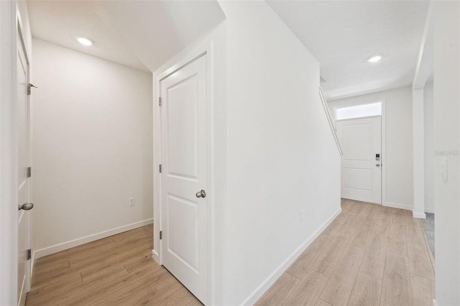 Spacious, unfurnished interior of a new home in Bradbury Estates, Sanford (Image 11).