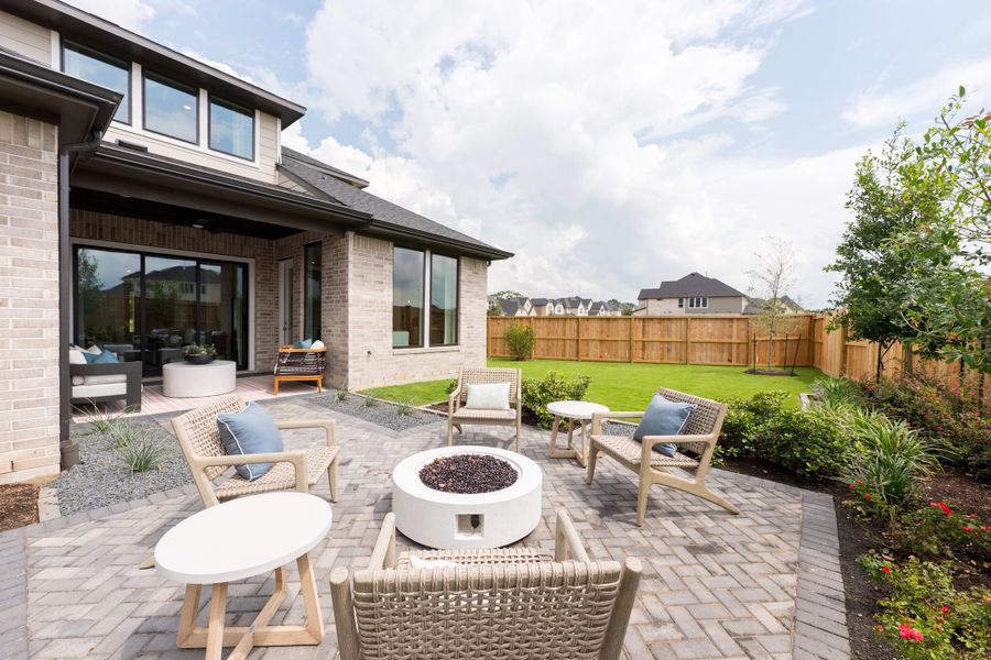 Image 13 representing the Goldeneye by Tri Pointe Homes in Tompkins Reserve, Katy, TX.