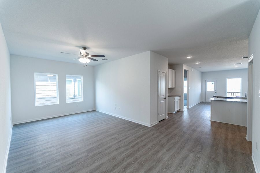 Spacious, unfurnished interior of a new home in Katzer Ranch, Converse (Image 9).