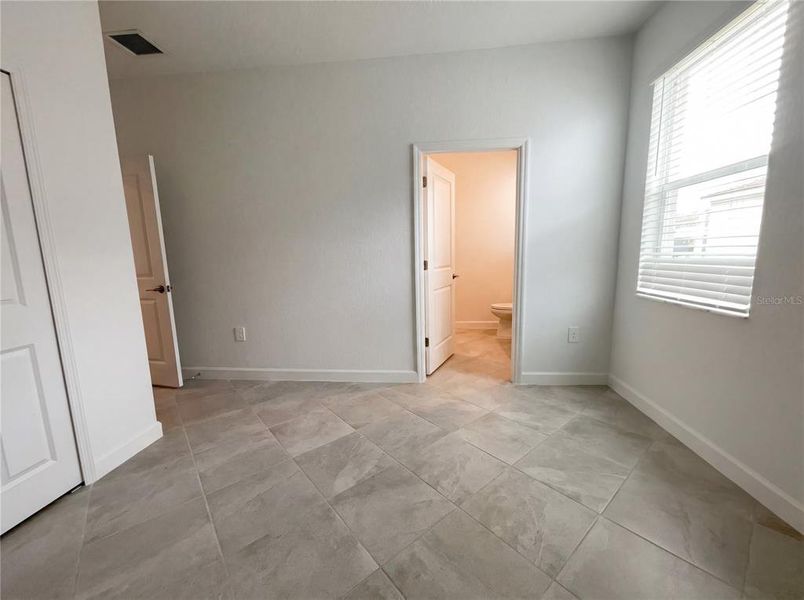 Spacious, unfurnished interior of a new home in Harbor East, Port Charlotte (Image 28).