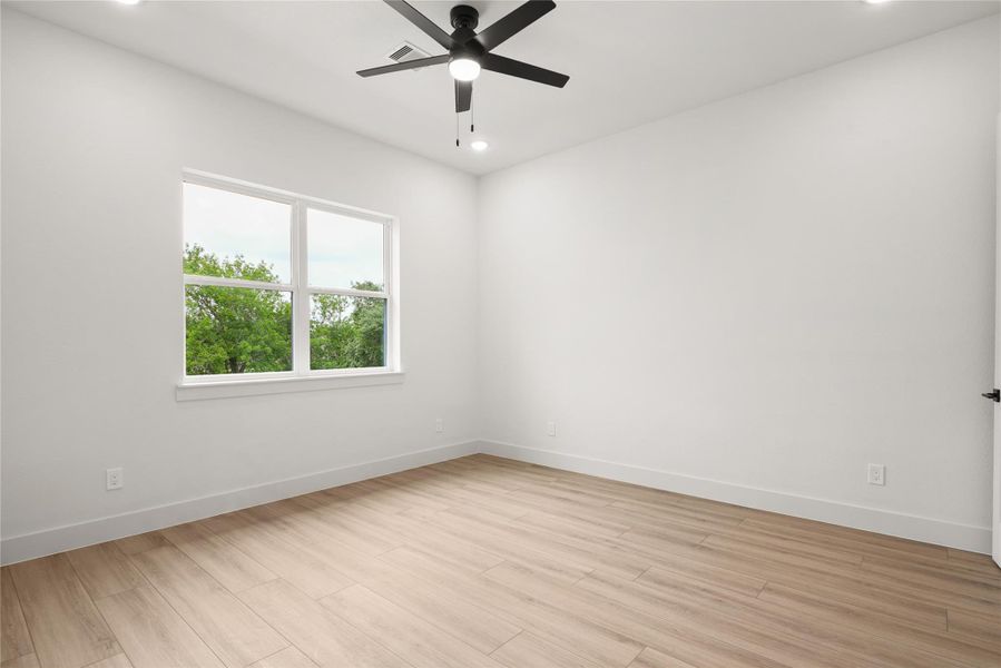 Spacious, unfurnished interior of a new home in , Pearland (Image 14). Spacious, unfurnished interior of a new home in , Pearland (Image 14).