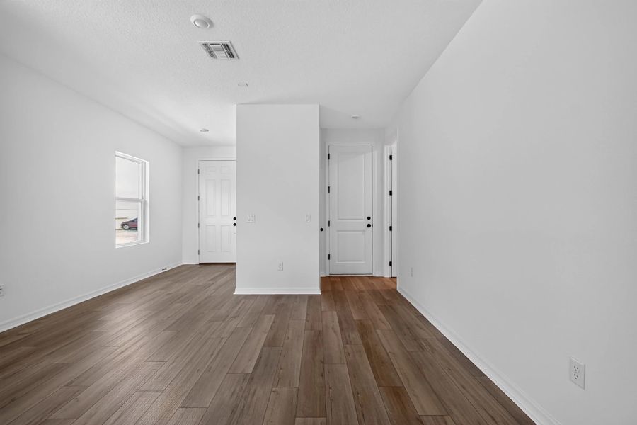 Spacious, unfurnished interior of a new home in Catamaran Cove, Rockledge (Image 15).