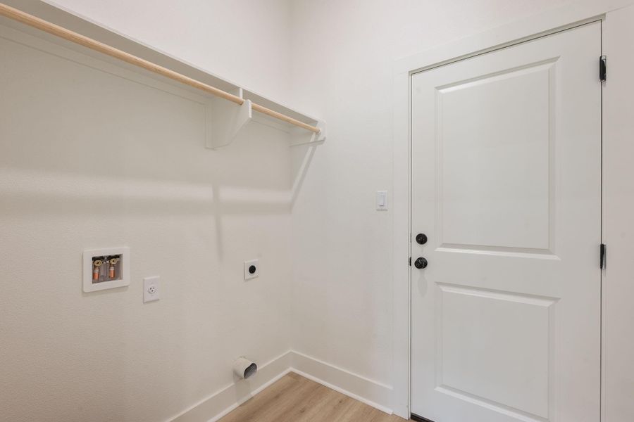 Spacious, unfurnished interior of a new home in , Iola (Image 19).
