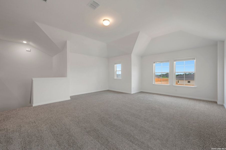 Spacious, unfurnished interior of a new home in Hickory Ridge Estates, Elmendorf (Image 28).
