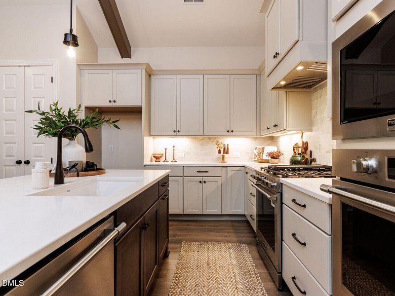 012-1280x960-kitchen