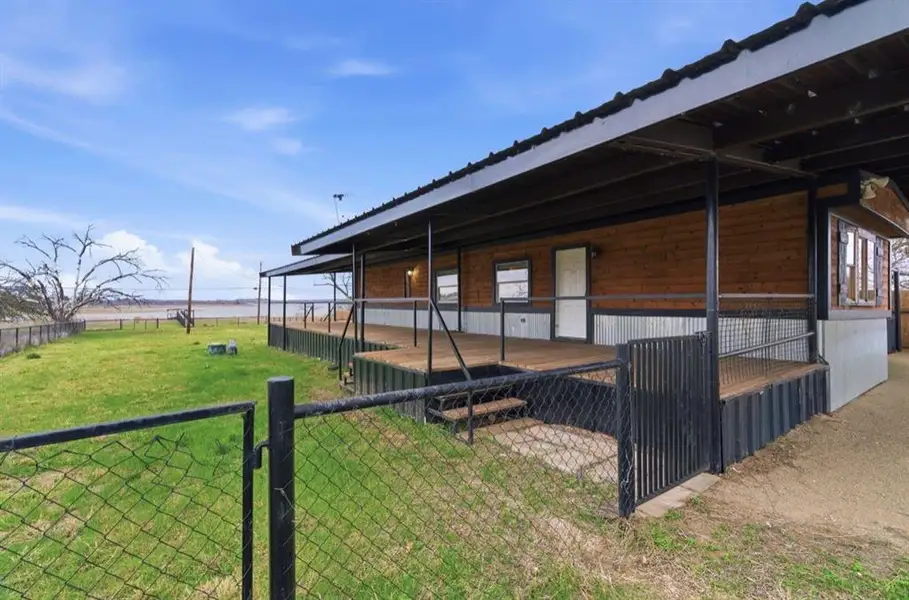 Exterior details and patio area of a home in , Breckenridge (Image 10).