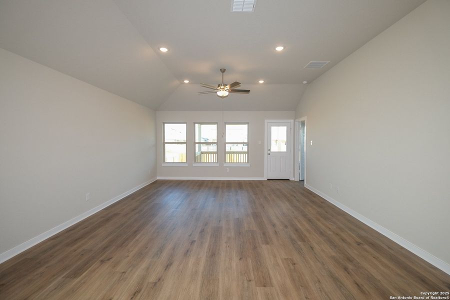Spacious, unfurnished interior of a new home in Winding Brook, San Antonio (Image 14).