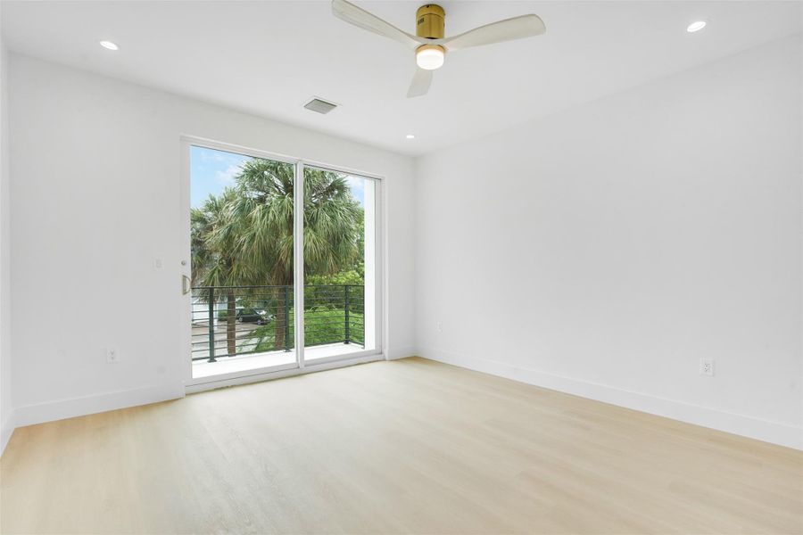 Spacious, unfurnished interior of a new home in , Fort Lauderdale (Image 18).
