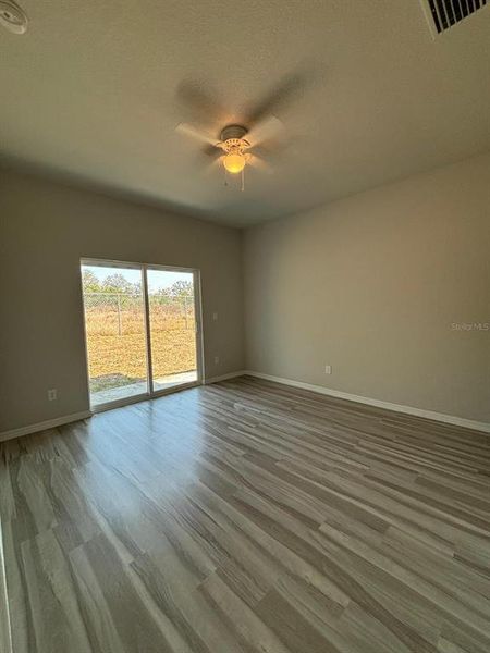 Spacious, unfurnished interior of a new home in , Sebring (Image 12).